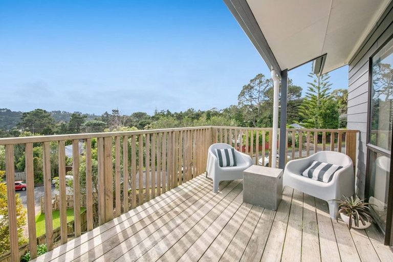 Photo of property in 11 Randal Place, Bayview, Auckland, 0629