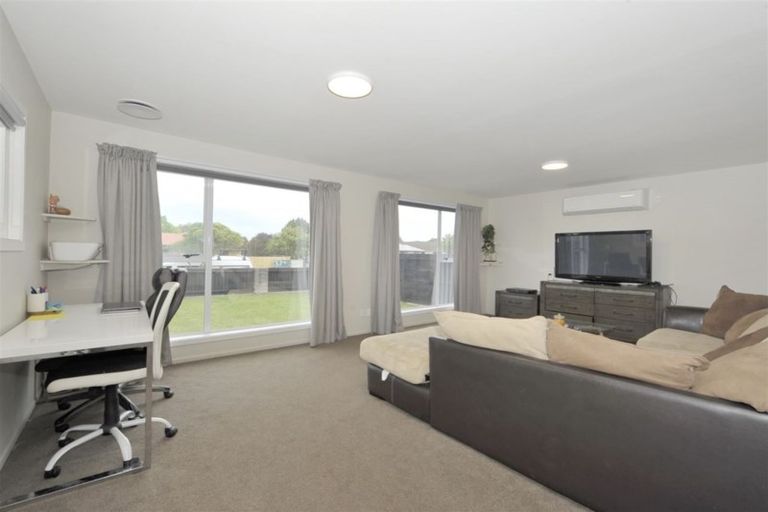 Photo of property in 167 Queenspark Drive, Parklands, Christchurch, 8083