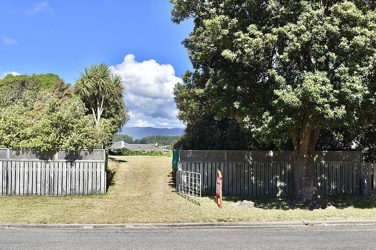 Photo of property in 34 Sarah Street, Waikawa Beach, Manakau, 5573