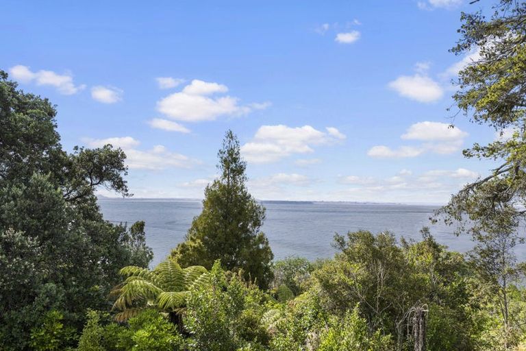 Photo of property in 21a Cleve Road, Green Bay, Auckland, 0604