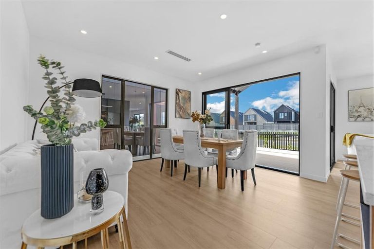 Photo of property in 61 Maungakaraka Road, Karaka, 2580
