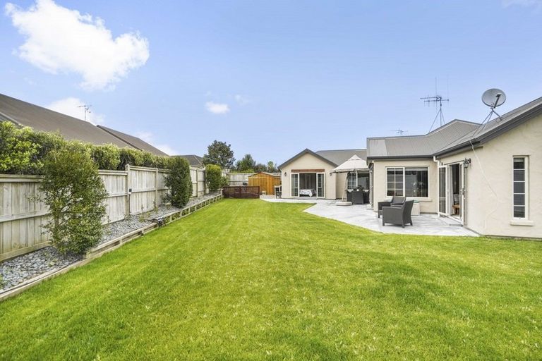 Photo of property in 18 Roderick Place, Rototuna, Hamilton, 3210