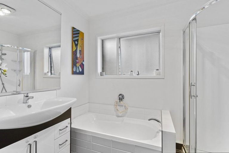 Photo of property in 43 Agincourt Street, Glenfield, Auckland, 0629