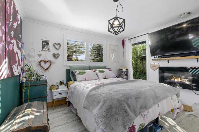 Photo of property in 27 Edelweiss Grove, Timberlea, Upper Hutt, 5018