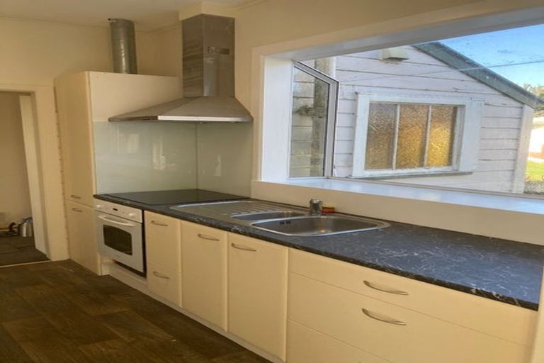 Photo of property in 7-8/26 Main Road, Titahi Bay, Porirua, 5022