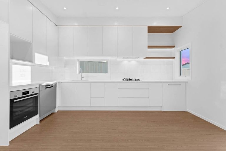 Photo of property in 60d Lewisham Street, Highland Park, Auckland, 2010