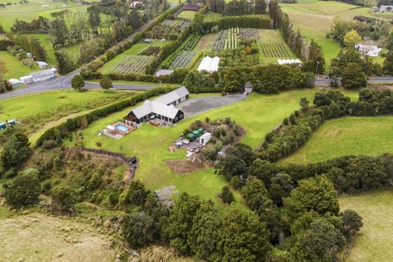 Photo of property in 104 Foster Road, Kumeu, 0891