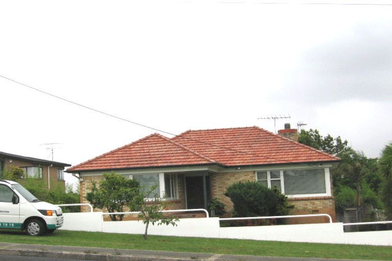 Photo of property in 2/73 Ocean View Road, Hillcrest, Auckland, 0627