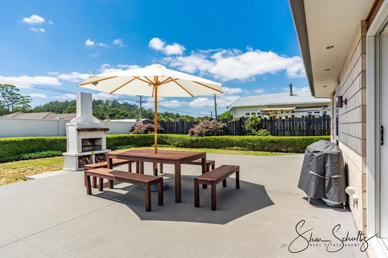 Photo of property in 18 Pahi Road, Paparoa, 0571