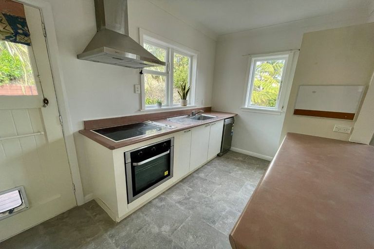 Photo of property in 46 Hinau Street, Tawa, Wellington, 5028