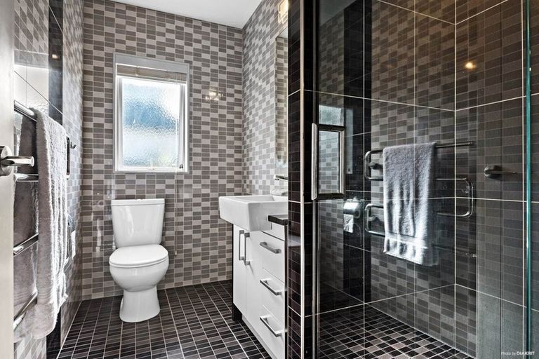 Photo of property in 17 Wye Oak Drive, Schnapper Rock, Auckland, 0632