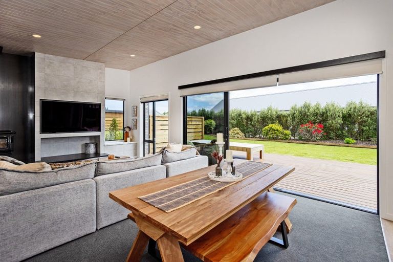 Photo of property in 22 Glenda Place, Seaward Bush, Invercargill, 9812