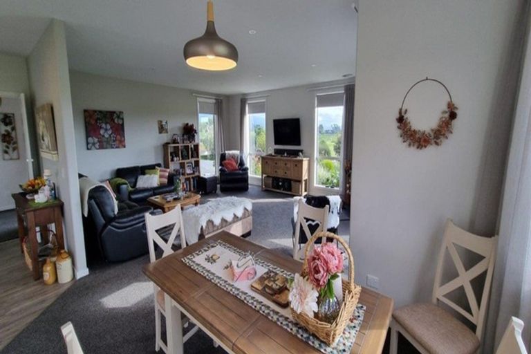 Photo of property in 9 Waipuna Grove, Levin, 5571