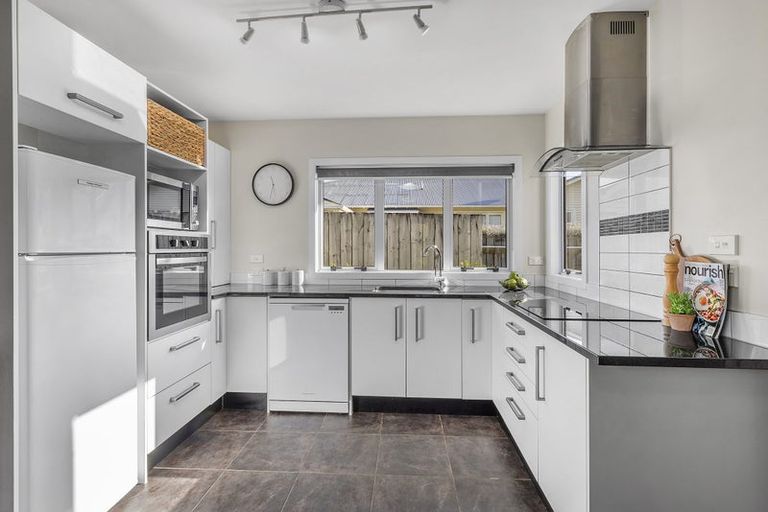 Photo of property in 4 Melville Street, Tawa, Wellington, 5028