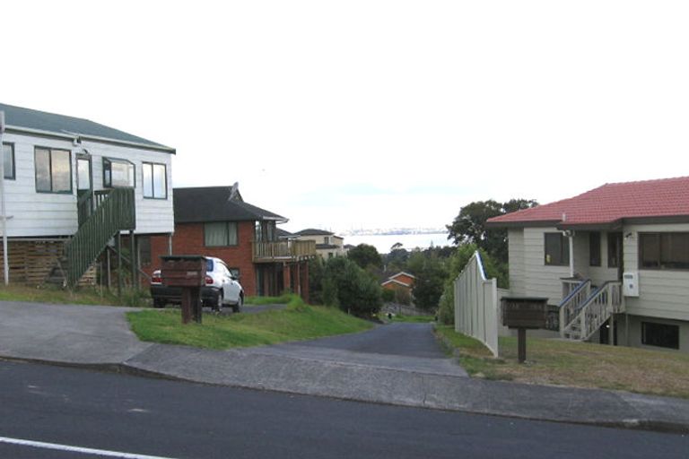 Photo of property in 12 Worthington Place, West Harbour, Auckland, 0618