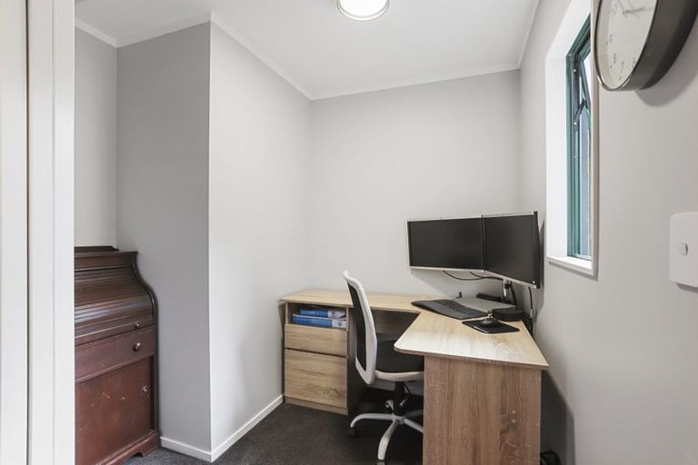 Photo of property in 13a Avonleigh Road, Green Bay, Auckland, 0604