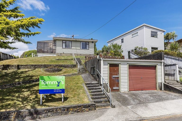 Photo of property in 4 Hillary Street, Tawa, Wellington, 5028