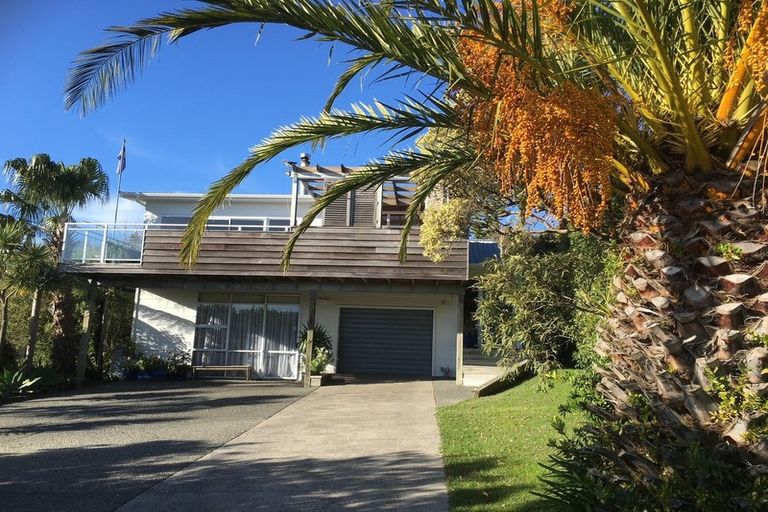 Photo of property in 27 Surf Road, Stanmore Bay, Whangaparaoa, 0932