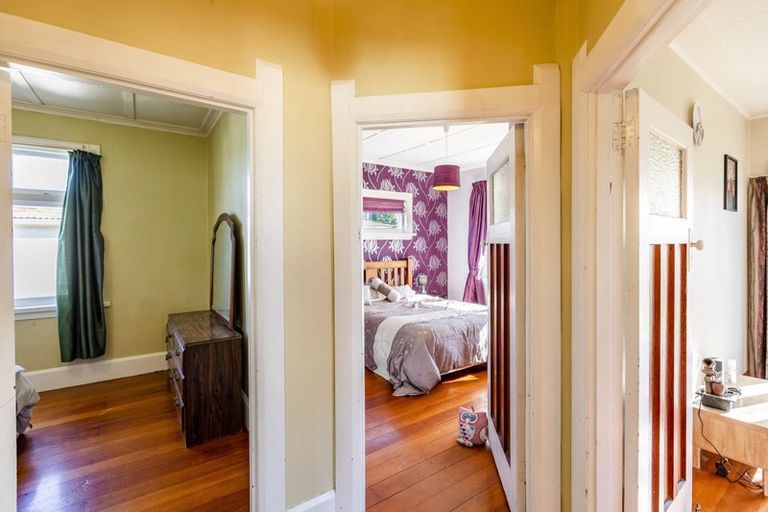 Photo of property in 33 Bowling Road, Greenmeadows, Napier, 4112