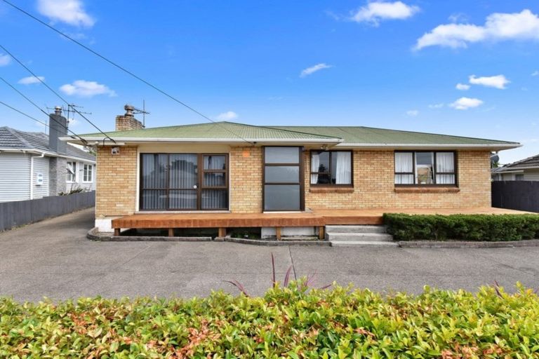 Photo of property in 3 Bowen Street, Manurewa East, Auckland, 2102