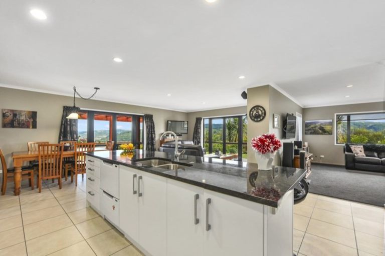 Photo of property in 3 Streets Way, Timberlea, Upper Hutt, 5018