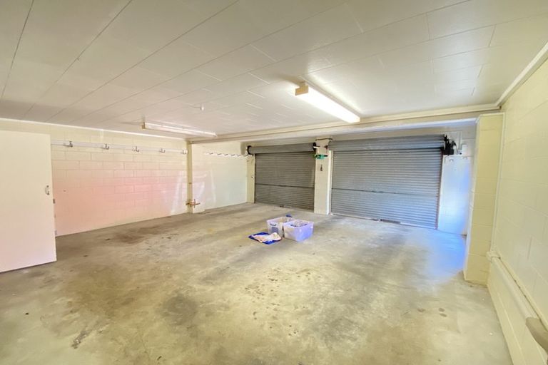 Photo of property in 41 Cron Avenue, Te Atatu South, Auckland, 0610