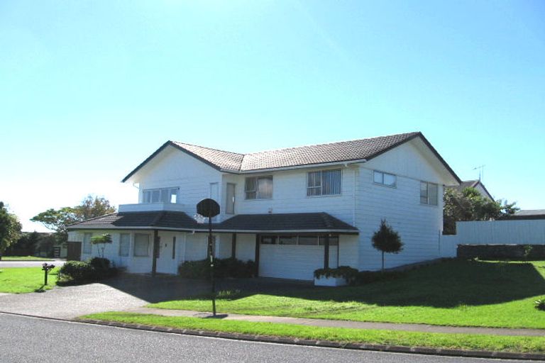 Photo of property in 2 Sheralee Place, Bucklands Beach, Auckland, 2014