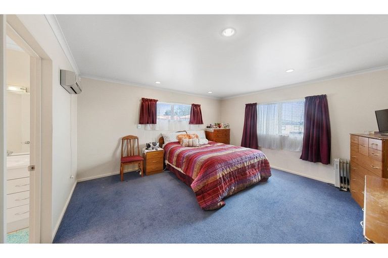 Photo of property in 12 Paloma Court, Hillpark, Auckland, 2102