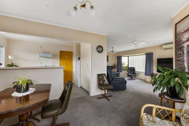 Photo of property in 1/478 Devon Street East, Strandon, New Plymouth, 4312