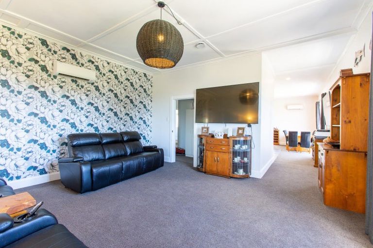 Photo of property in 133 Adelaide Road, Dannevirke, 4930