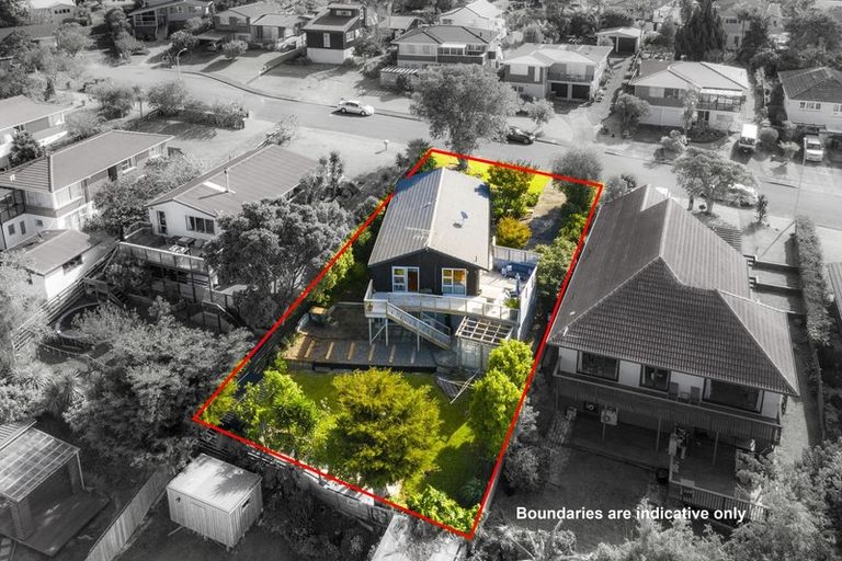 Photo of property in 15 Welland Place, Hillcrest, Auckland, 0627