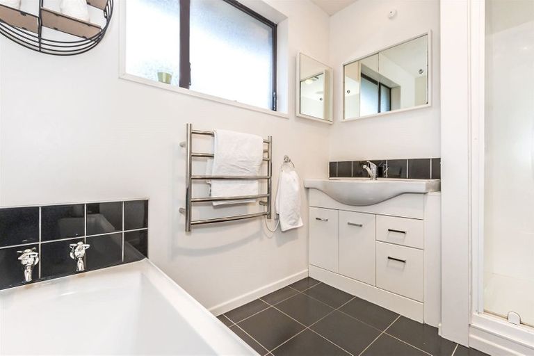 Photo of property in 31 Solomon Avenue, Redwood, Christchurch, 8051