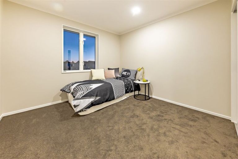 Photo of property in 10 Warbler Crescent, Papakura, 2110