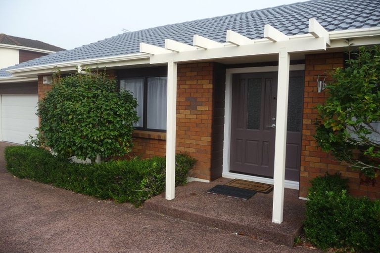 Photo of property in 2/32 Pupuke Road, Takapuna, Auckland, 0622