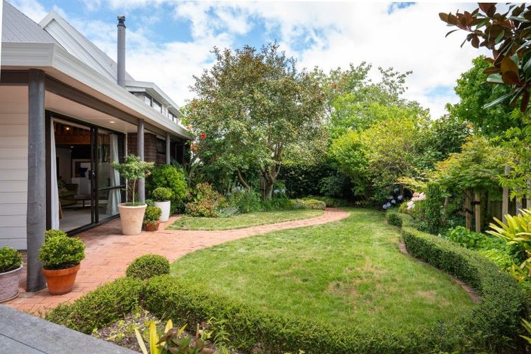 Photo of property in 21a Chambers Street, Havelock North, 4130