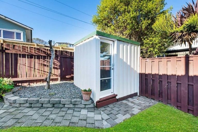 Photo of property in 1/81 Awaroa Road, Sunnyvale, Auckland, 0612