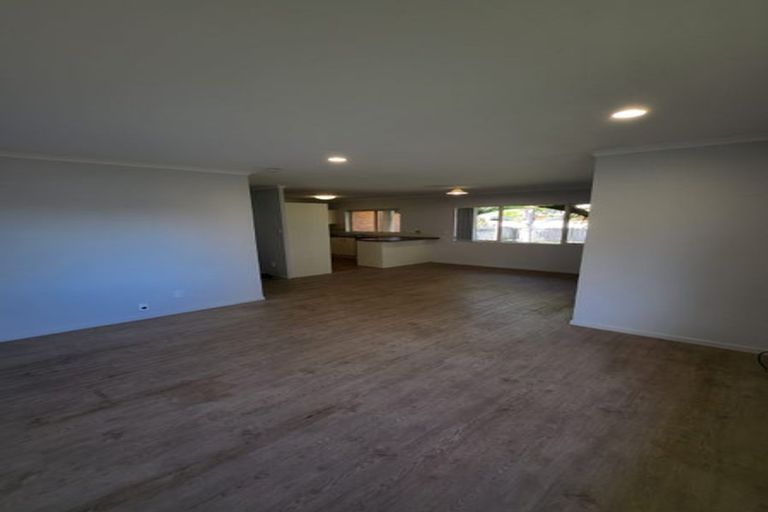 Photo of property in 27 Emmerdale Avenue, Papakura, 2110