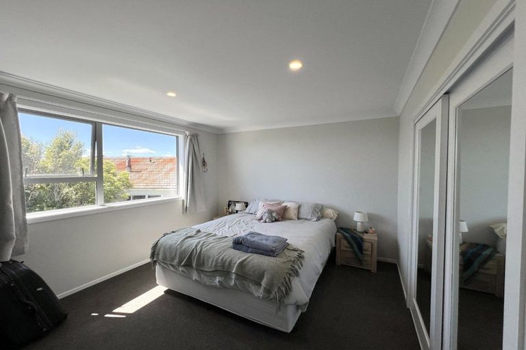 Photo of property in 20a Chetwode Grove, Newlands, Wellington, 6037