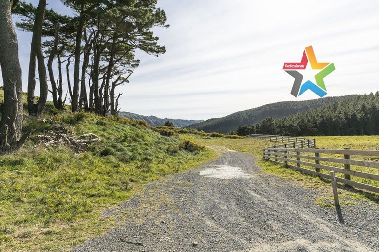 Photo of property in 201 Bing Lucas Drive, Tawa, Wellington, 5028