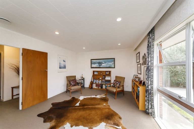 Photo of property in 8 Linmor Place, Terrace End, Palmerston North, 4410