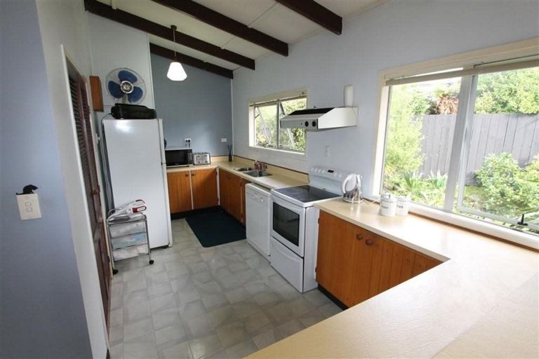 Photo of property in 1/107 Konini Road, Titirangi, Auckland, 0604