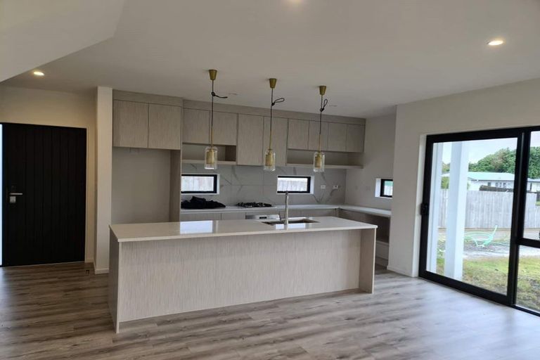 Photo of property in 107b Wharf Road, Te Atatu Peninsula, Auckland, 0610