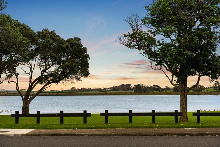 Photo of property in 1/23 Roys Road, Weymouth, Auckland, 2103