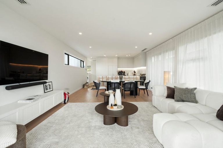 Photo of property in 35 Kikorangi Drive, Wainui, Silverdale, 0992