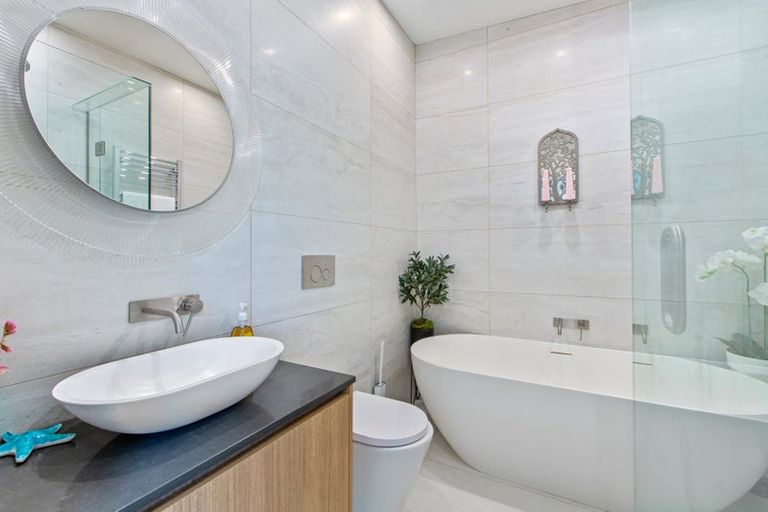 Photo of property in 14 Cheviot Road, Lowry Bay, Lower Hutt, 5013