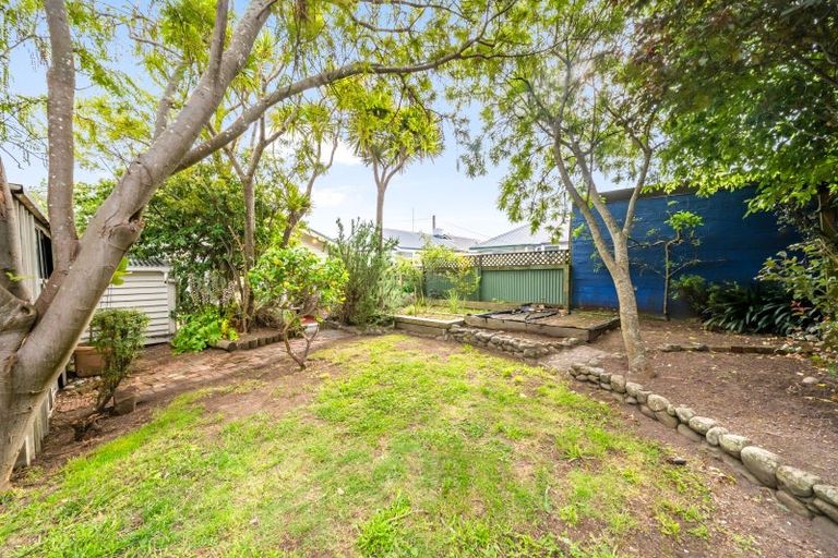 Photo of property in 28 Miro Street, Eastbourne, Lower Hutt, 5013