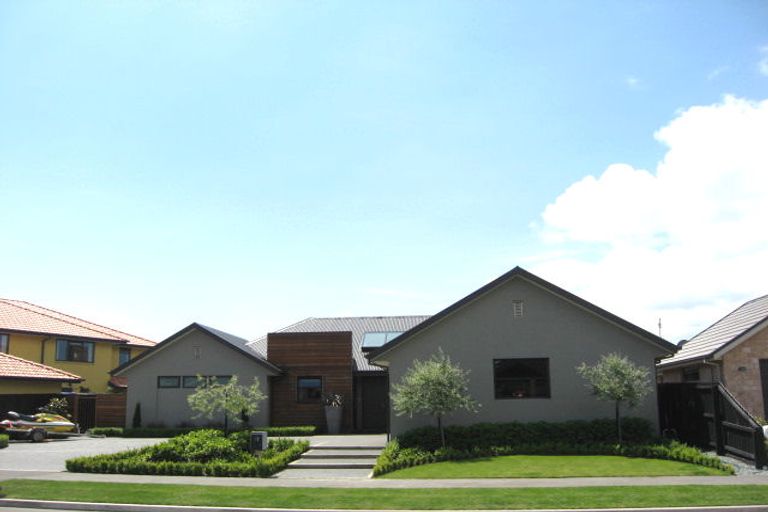 Photo of property in 32 Bottle Lake Drive, Parklands, Christchurch, 8083