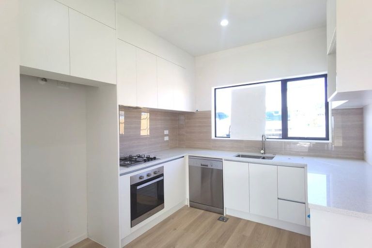 Photo of property in 9b Crestview Rise, Papakura, 2110