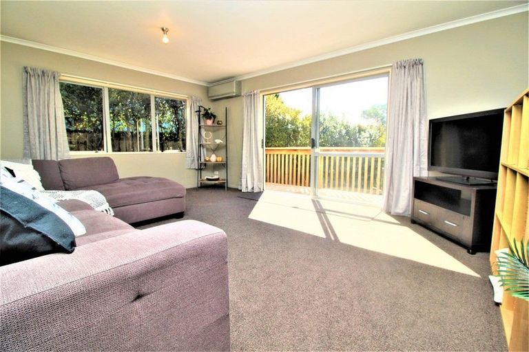 Photo of property in 2/344 Swanson Road, Ranui, Auckland, 0612