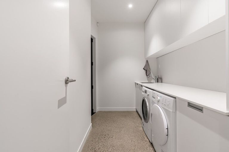 Photo of property in 11 Laguna Place, Matakatia, Whangaparaoa, 0930